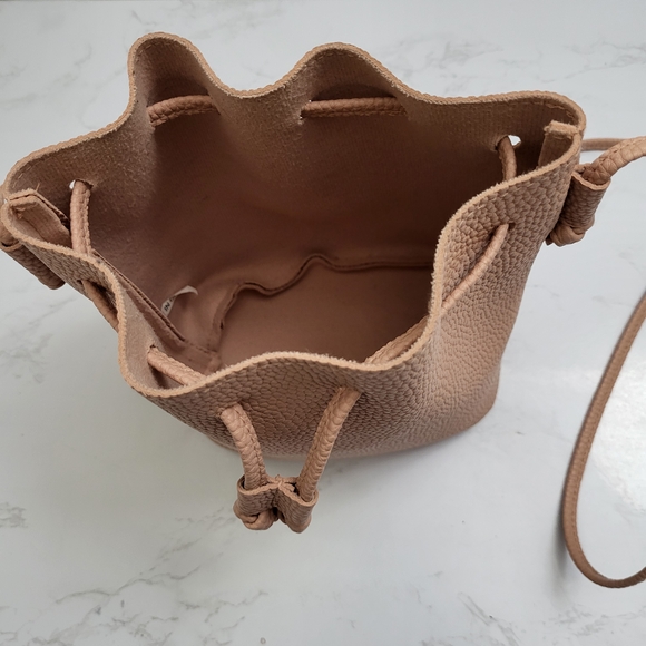 Elegant Nude Bucket Bag - Picture 4 of 5